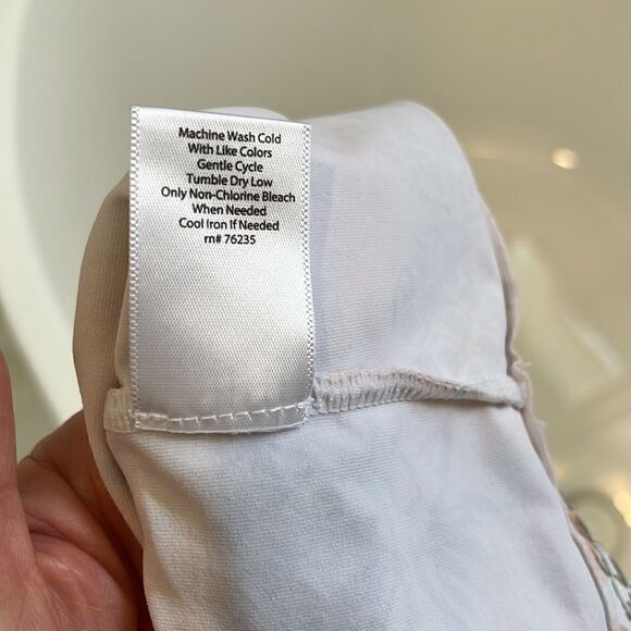 Coral Bay Women’s Golf Pineapple Print Top with cute Diamond Zipper. Size XL - Picture 8 of 9